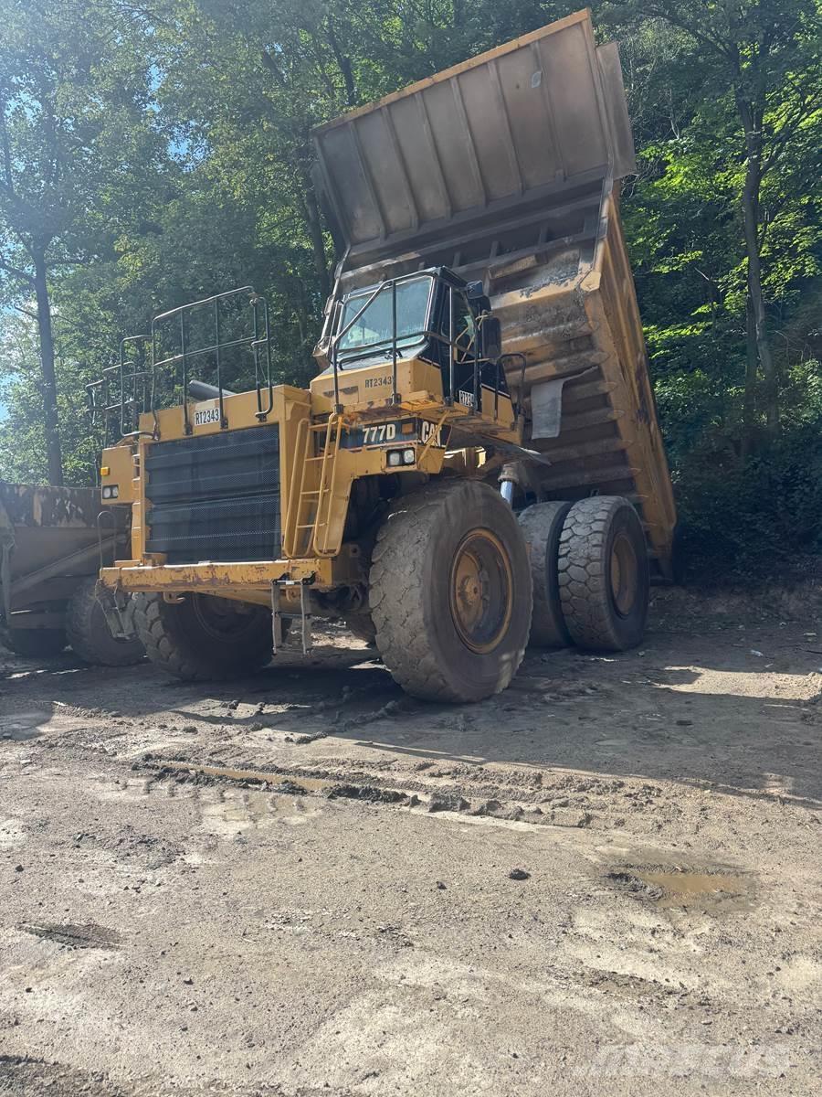 CAT 777D アーティキュレート式ダンプトラック