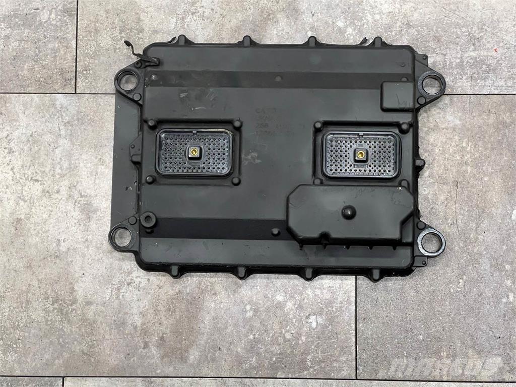 CAT C13 電子機器