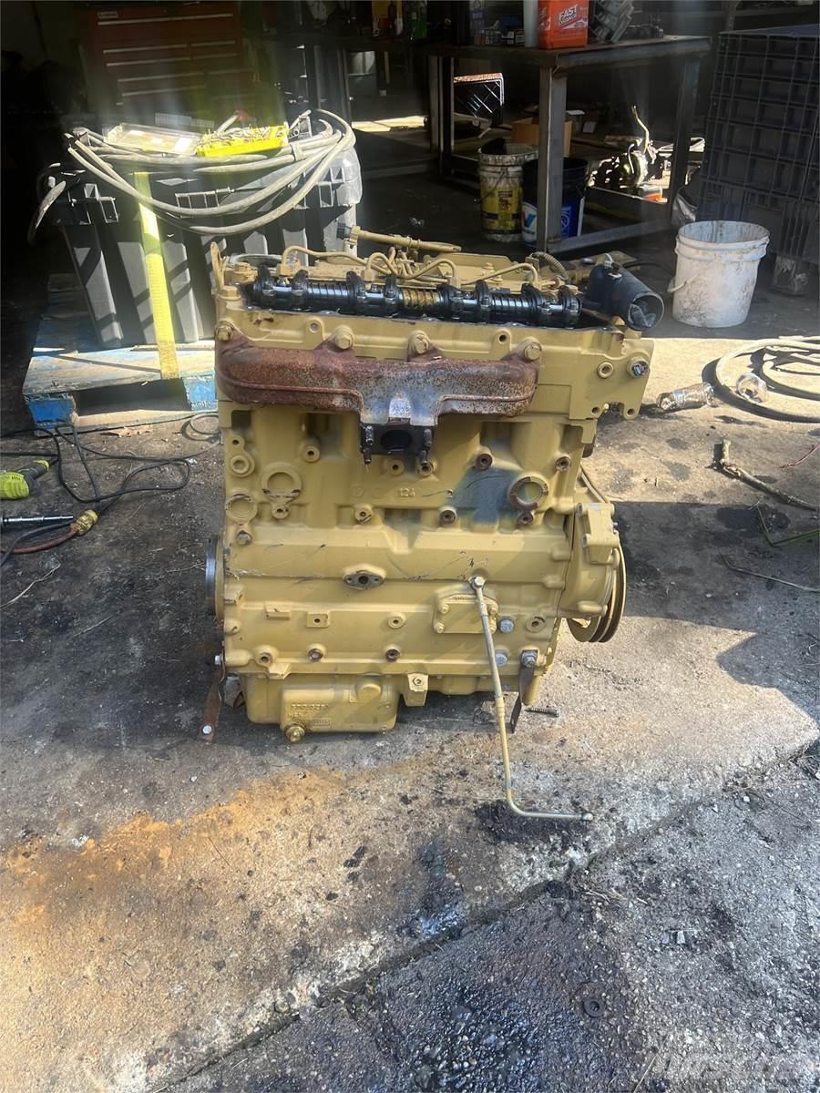 CAT C4.4 エンジン