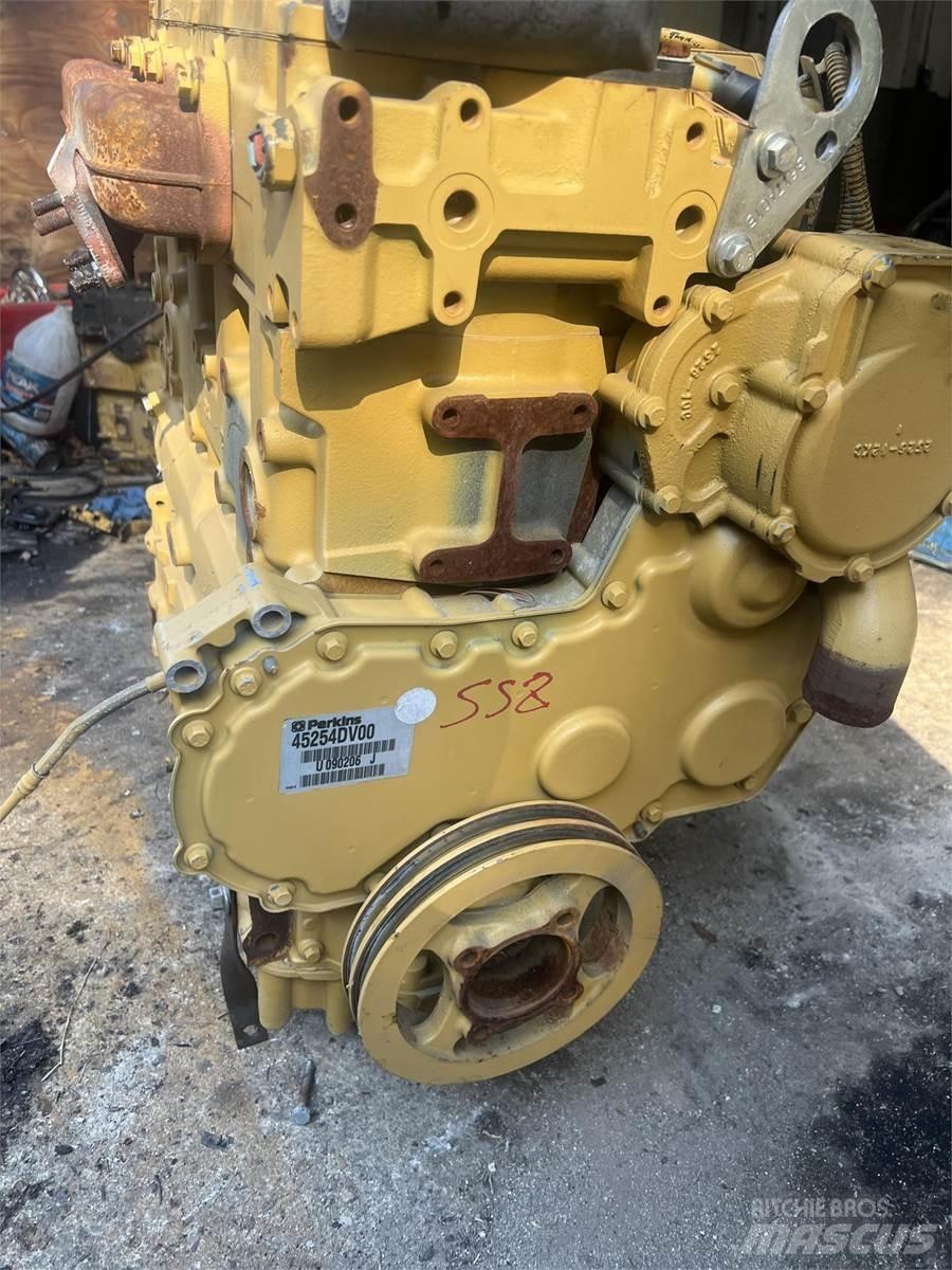 CAT C4.4 エンジン