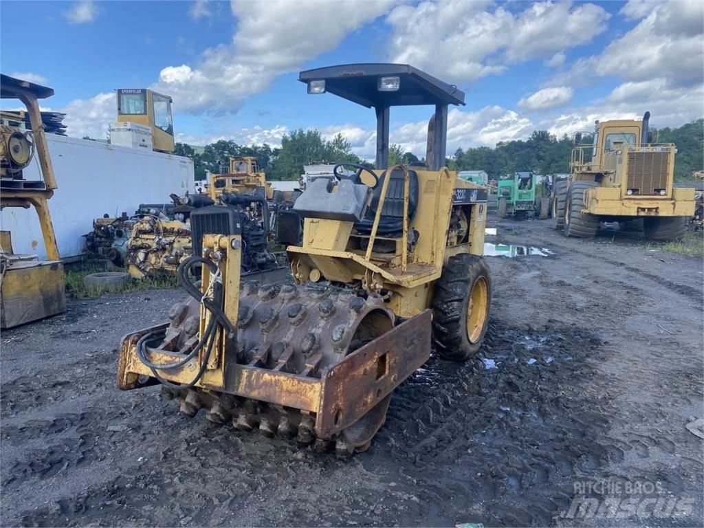 CAT CP323C ソイルコンパクター