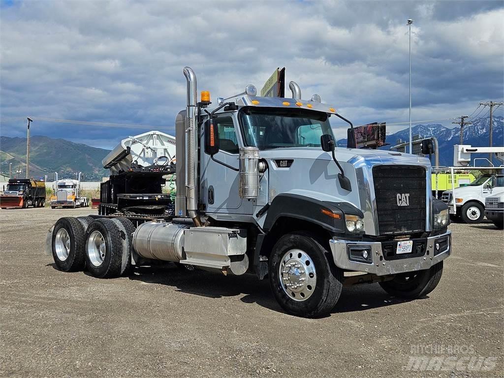 CAT CT680L 中古トラクターヘッド | トレーラーヘッド