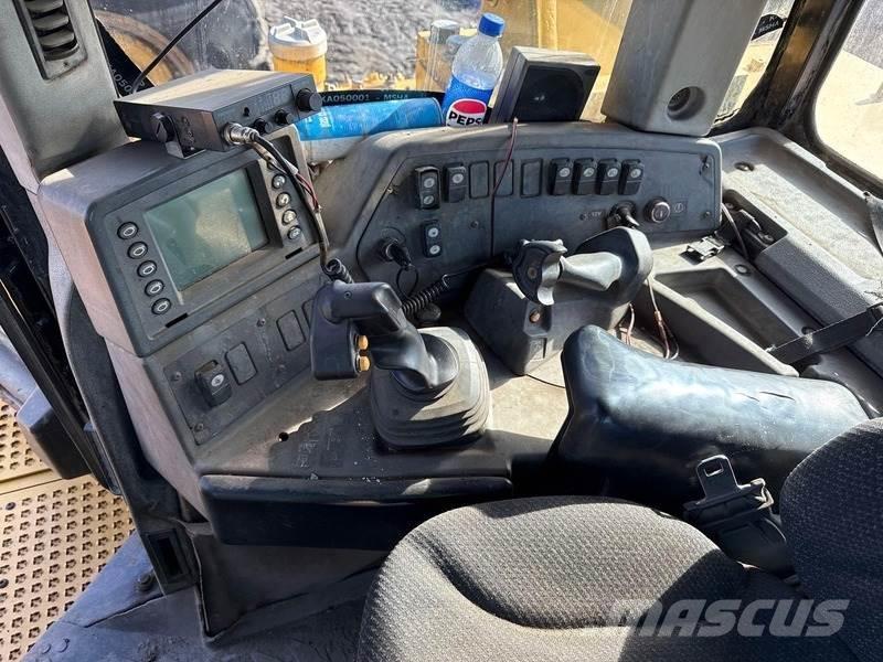 CAT D11T ブルドーザー