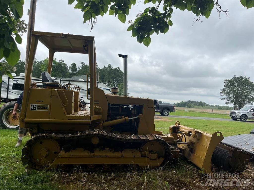 CAT D3B ブルドーザー