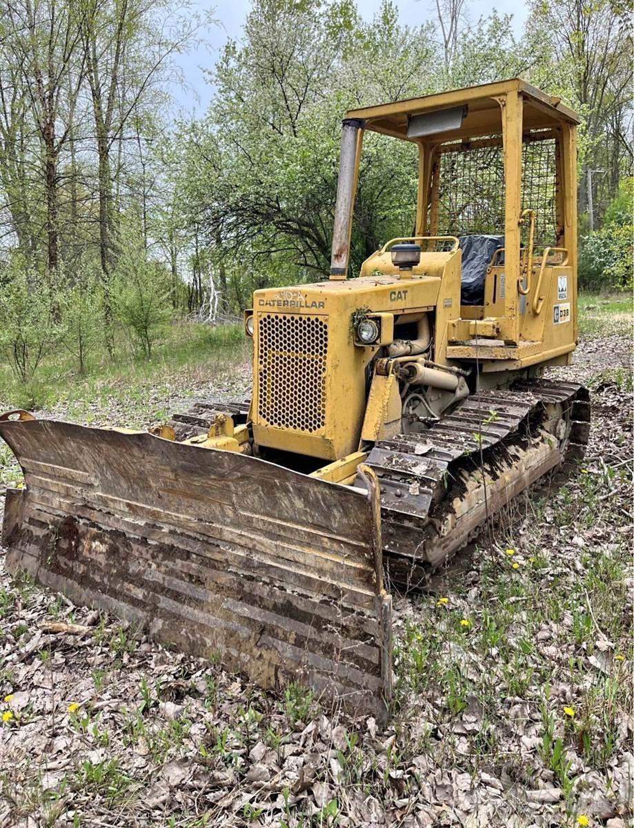 CAT D3B ブルドーザー