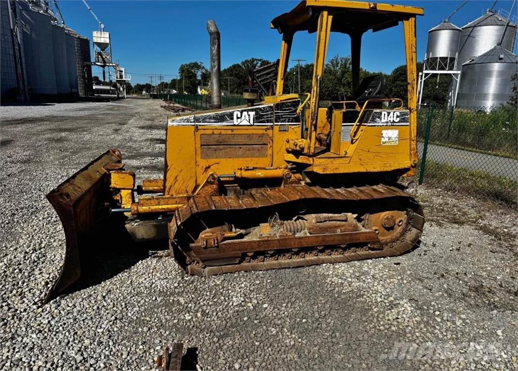 CAT D4C ブルドーザー
