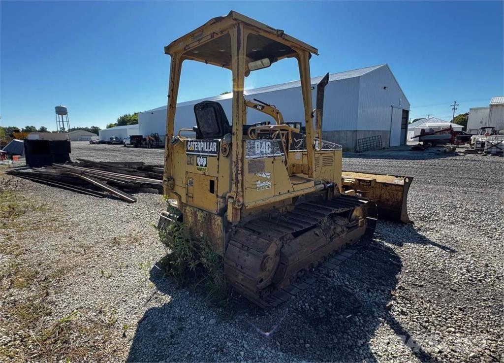 CAT D4C ブルドーザー