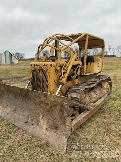 CAT D4D ブルドーザー