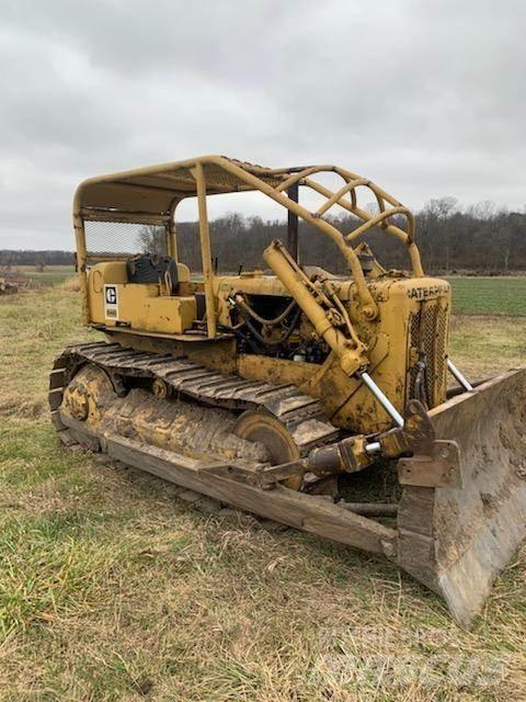 CAT D4D ブルドーザー