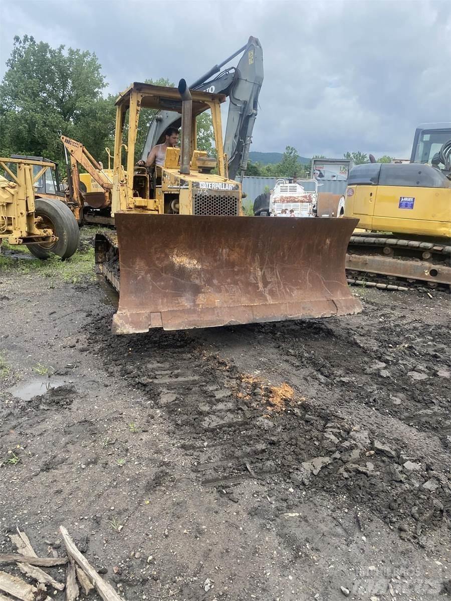 CAT D5C ブルドーザー