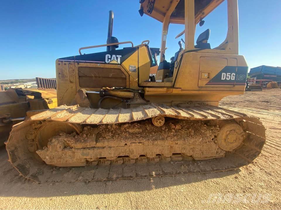 CAT D5G ブルドーザー