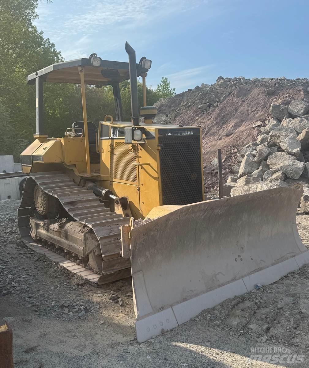 CAT D5M ブルドーザー
