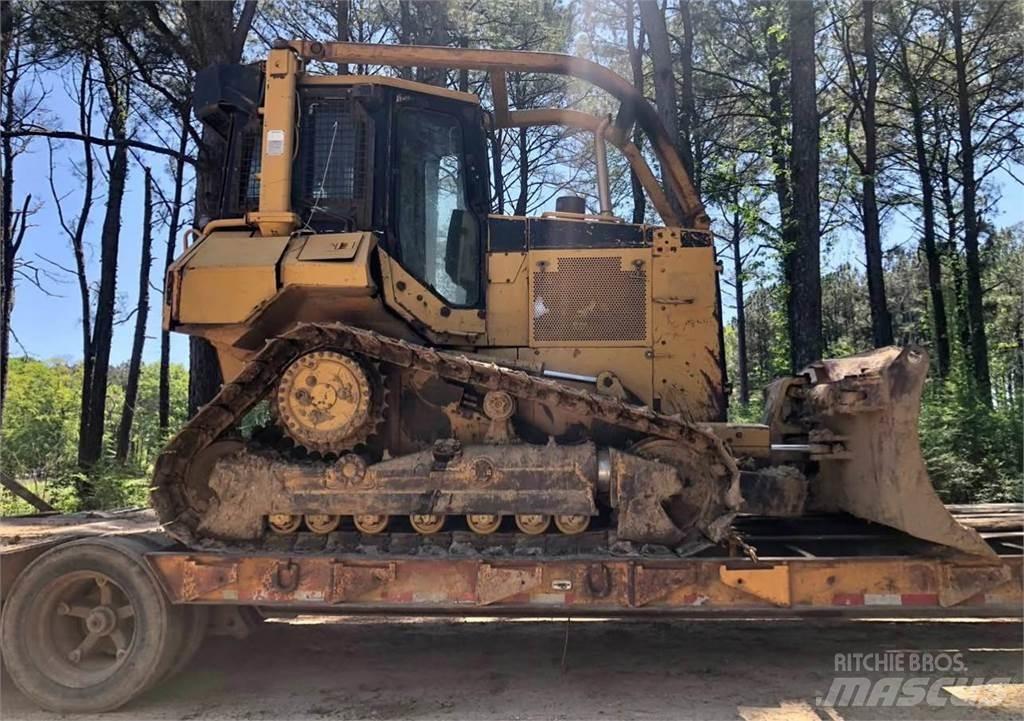 CAT D5M ブルドーザー