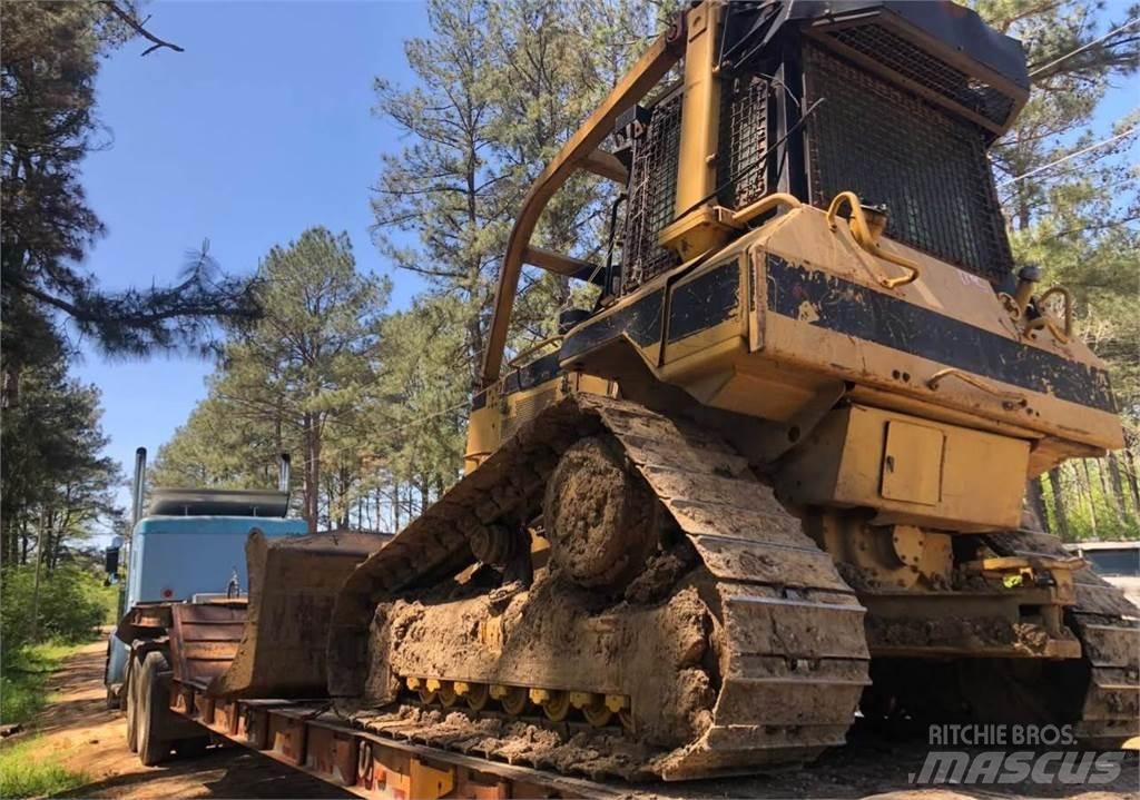 CAT D5M ブルドーザー