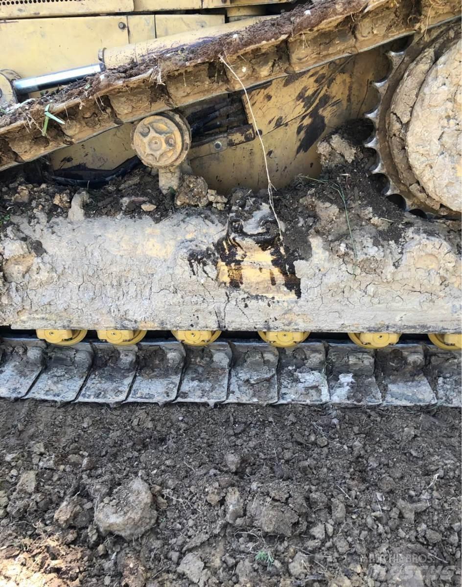 CAT D5M ブルドーザー