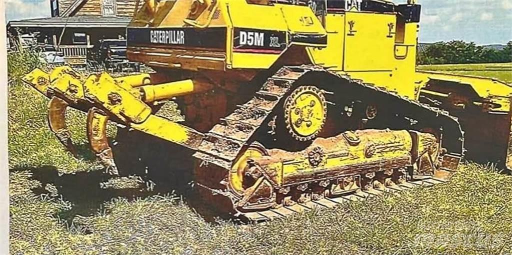 CAT D5M XL ブルドーザー