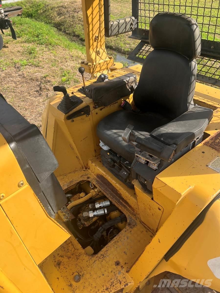 CAT D5N ブルドーザー