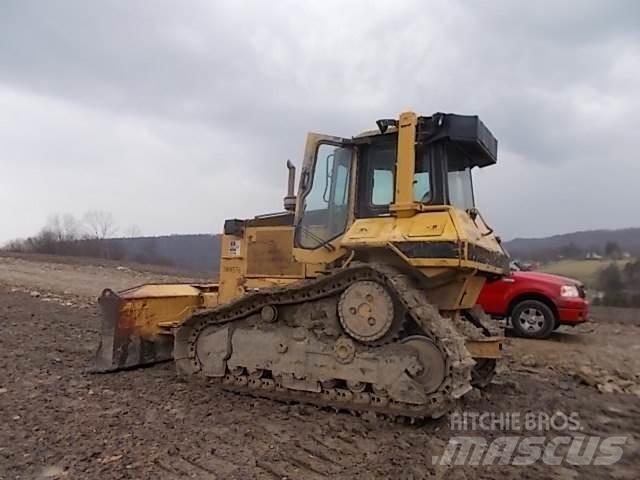 CAT D6M ブルドーザー