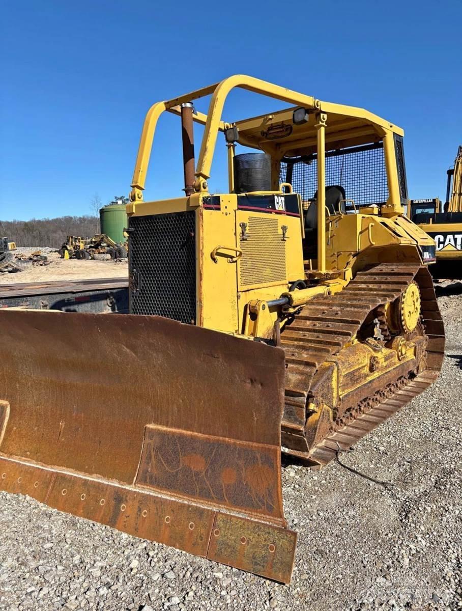 CAT D6M XL ブルドーザー