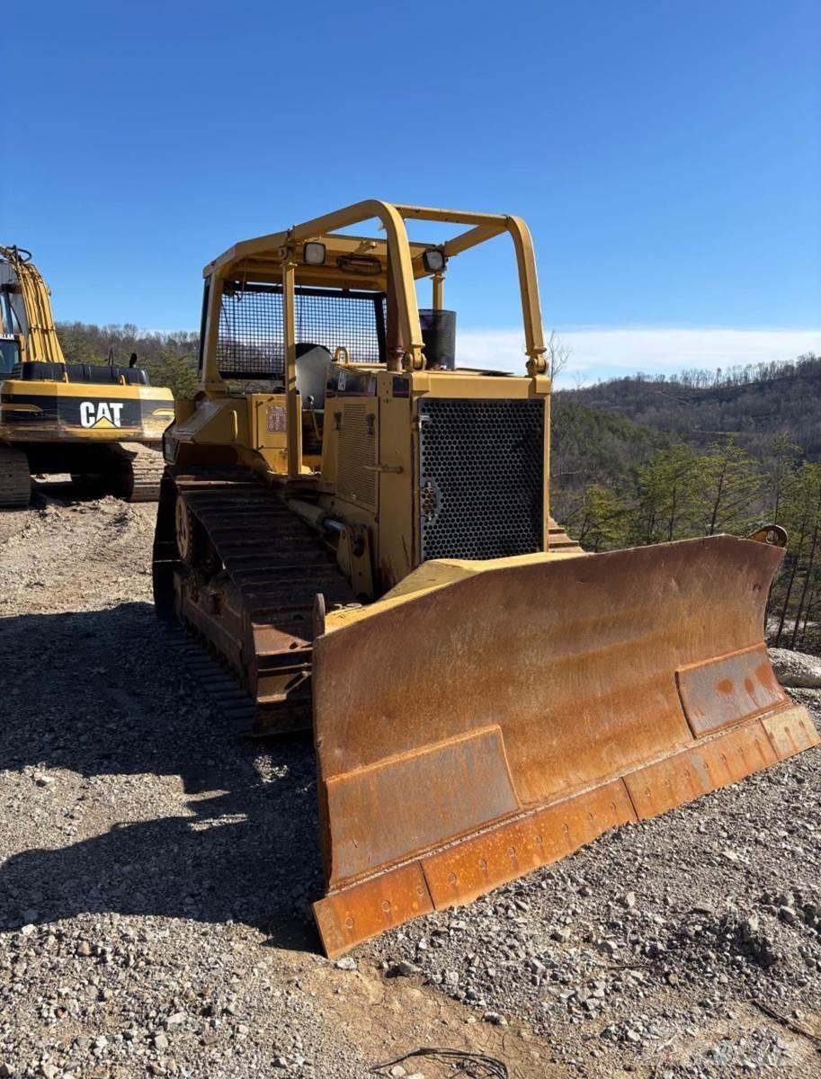 CAT D6M XL ブルドーザー