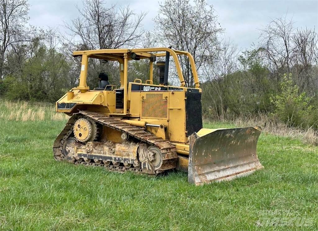 CAT D6M XL ブルドーザー