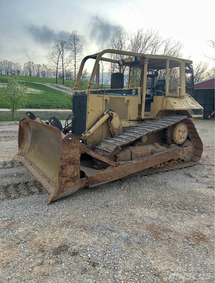 CAT D6M XL ブルドーザー