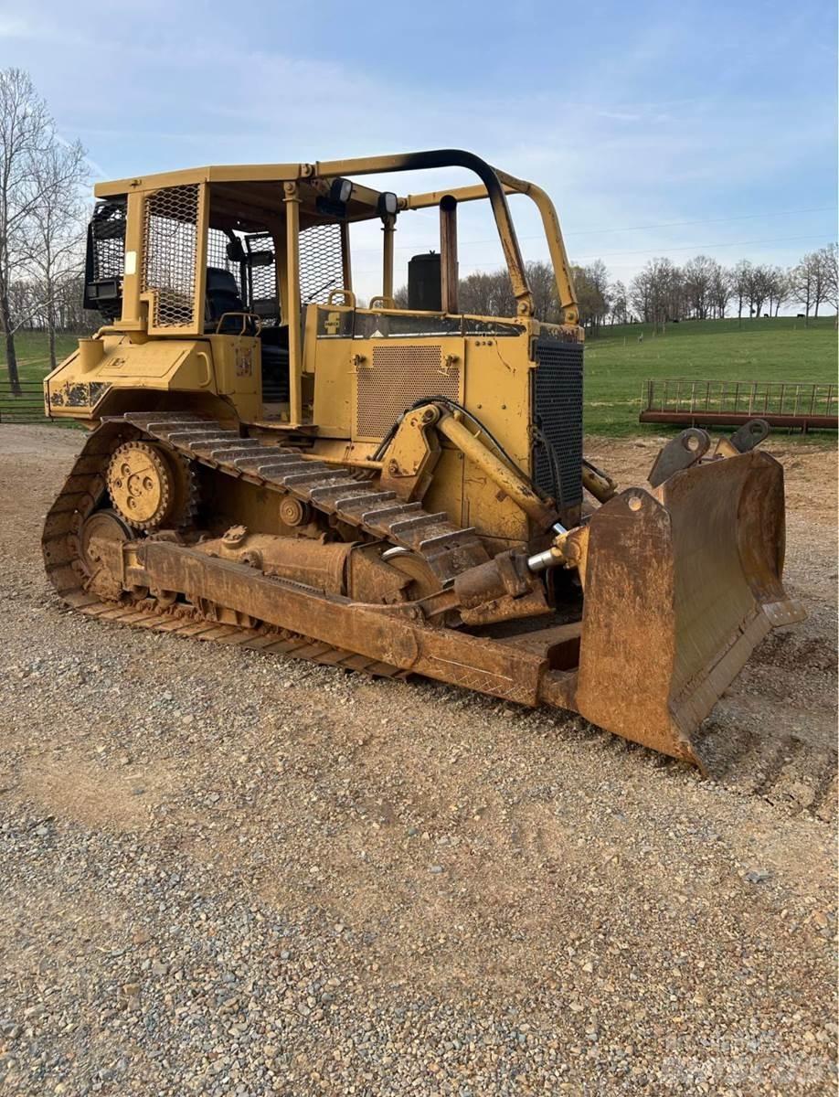 CAT D6M XL ブルドーザー