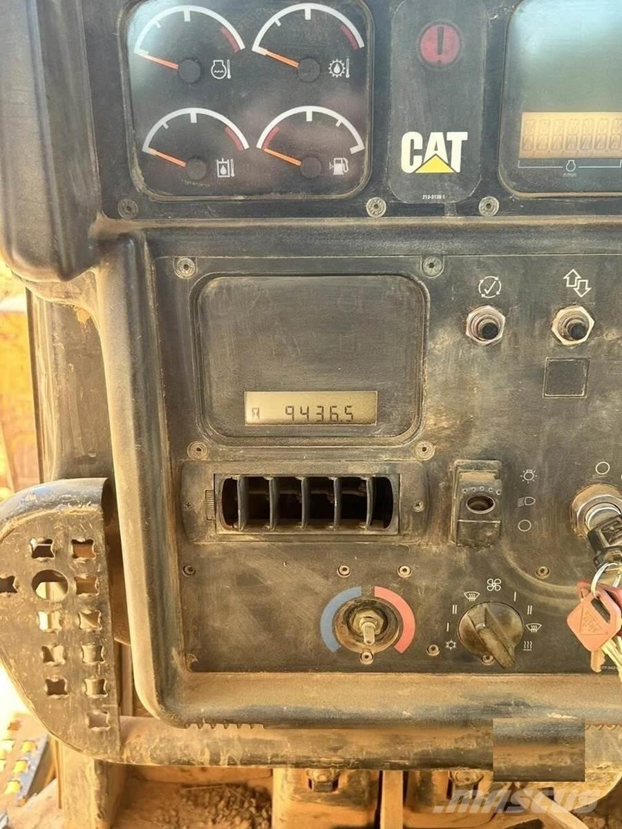 CAT D6N XL ブルドーザー