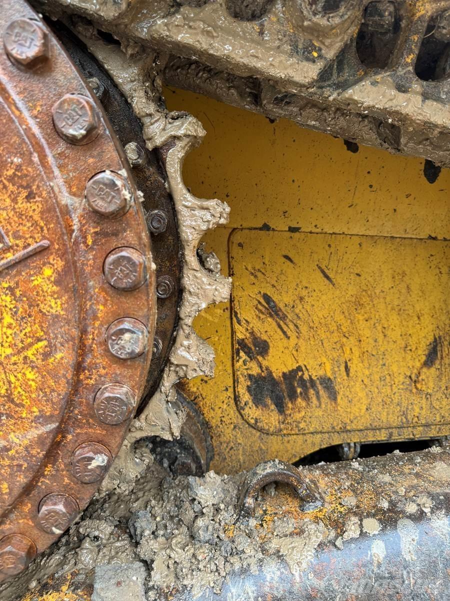 CAT D6T XL ブルドーザー
