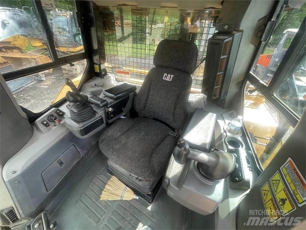 CAT D7E ブルドーザー
