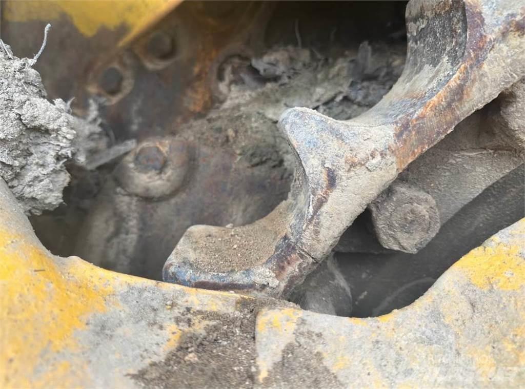 CAT D85E ブルドーザー