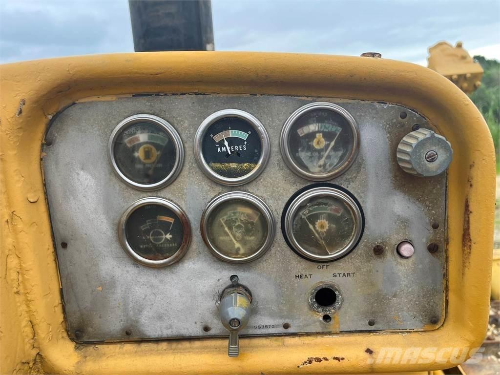 CAT D8H ブルドーザー