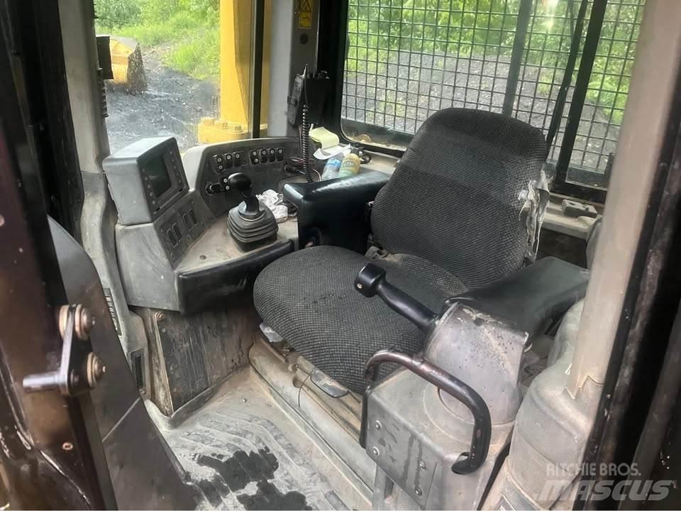 CAT D8T ブルドーザー