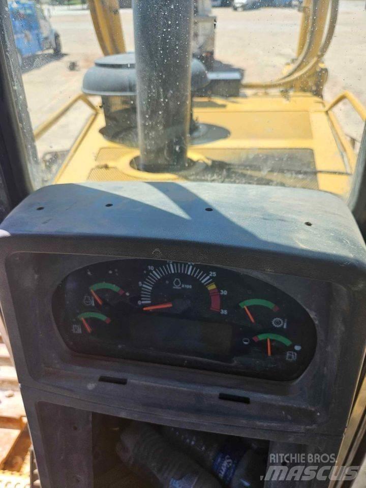 CAT D8T ブルドーザー