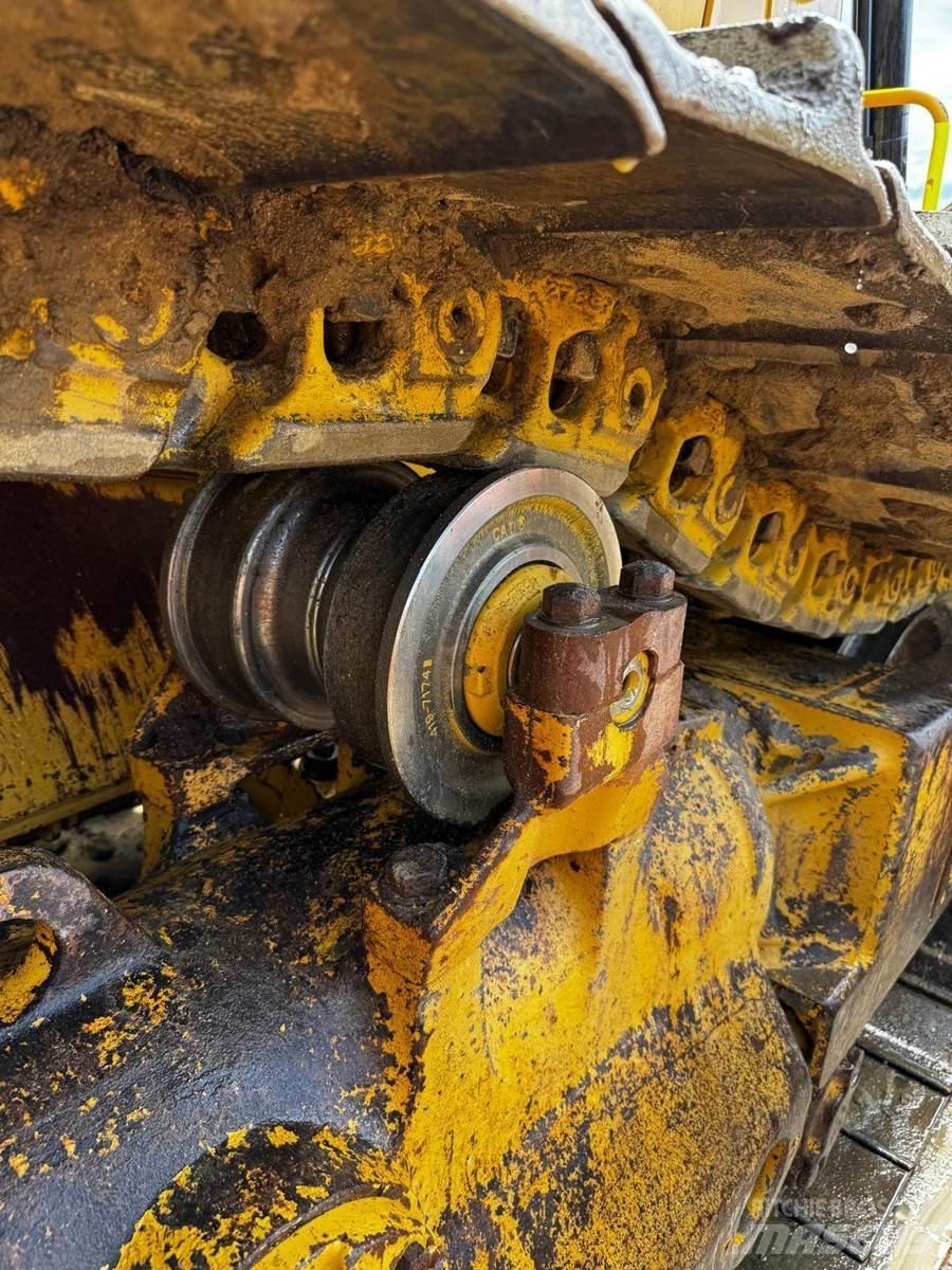 CAT D8T ブルドーザー