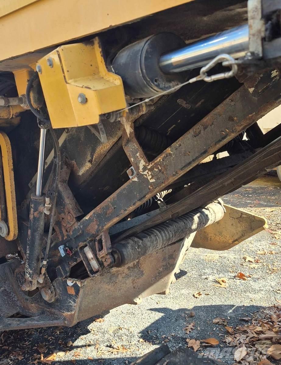 CAT PM200 アスファルトコールドミリングマシーン