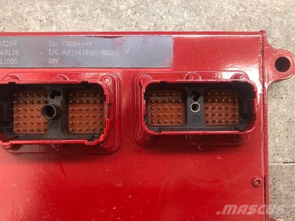 Cummins X15 電子機器