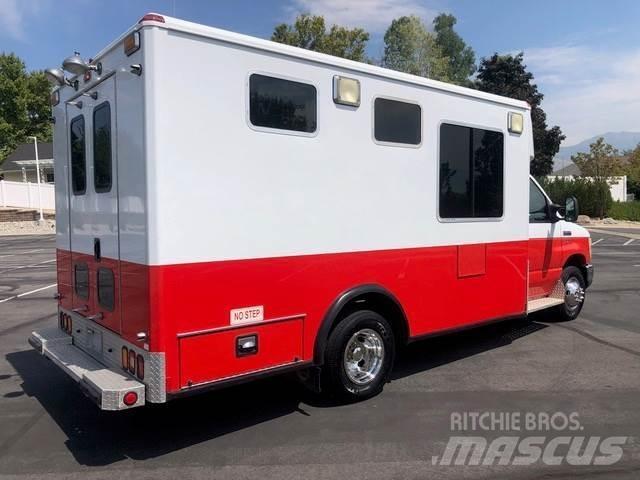 Ford E-450 救急車