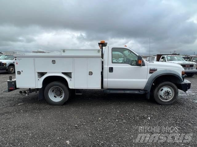 Ford F-450 多目的／汎用車両