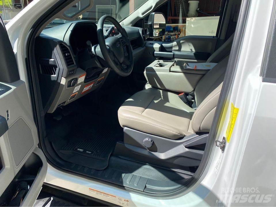 Ford F-450 トラック高所作業車