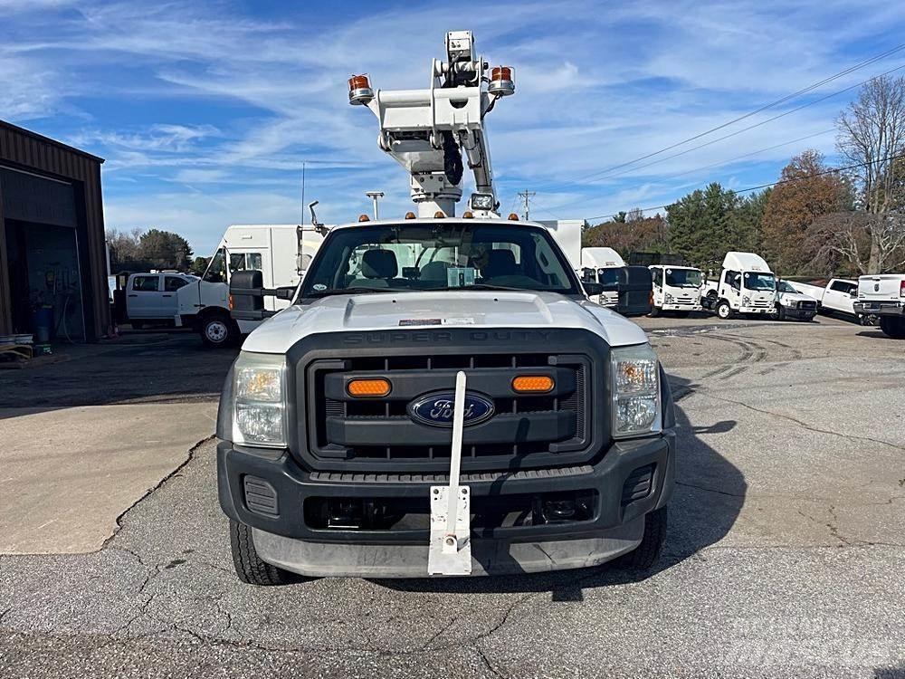 Ford F-450 トラック高所作業車