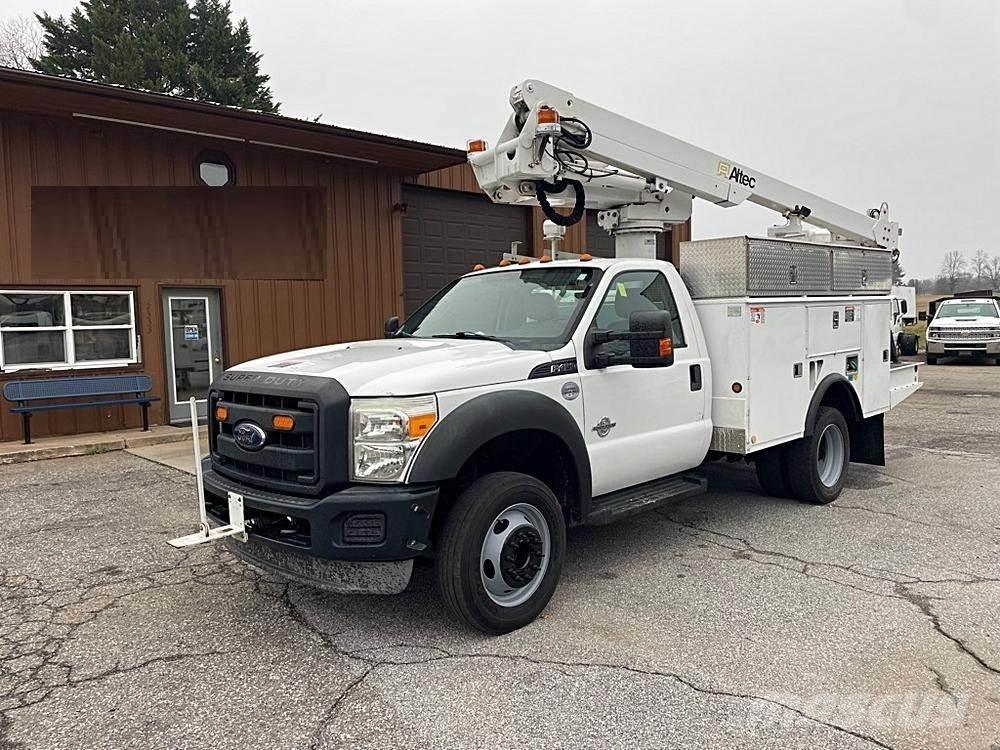 Ford F-450 トラック高所作業車