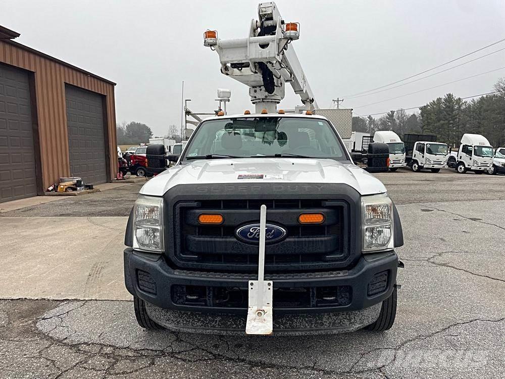 Ford F-450 トラック高所作業車