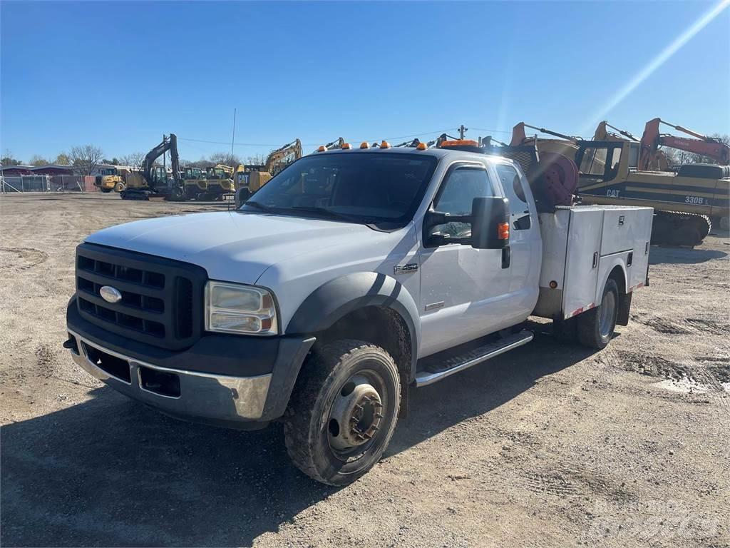 Ford F-450 多目的／汎用車両