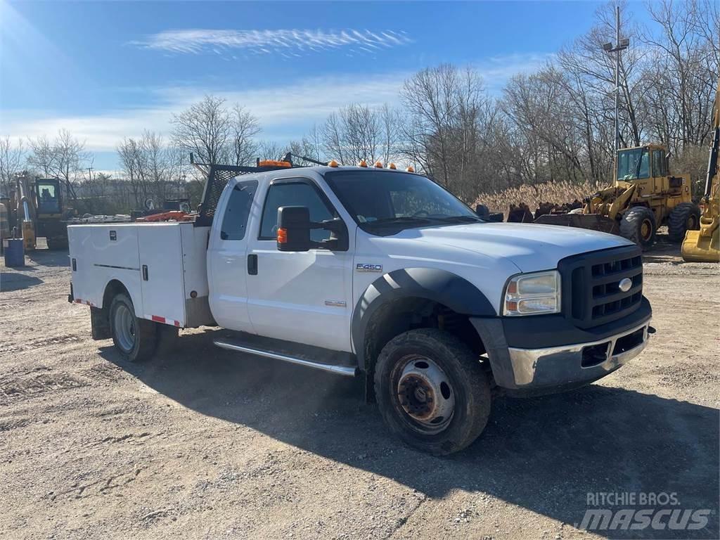 Ford F-450 多目的／汎用車両