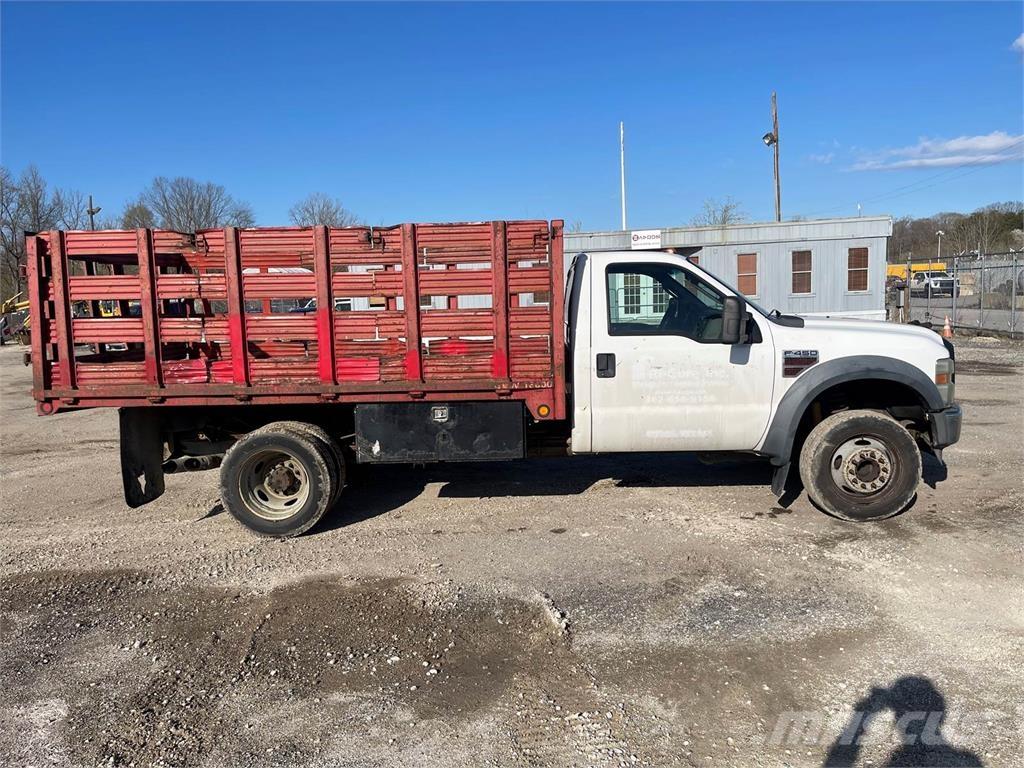 Ford F-450 家畜輸送用トラック