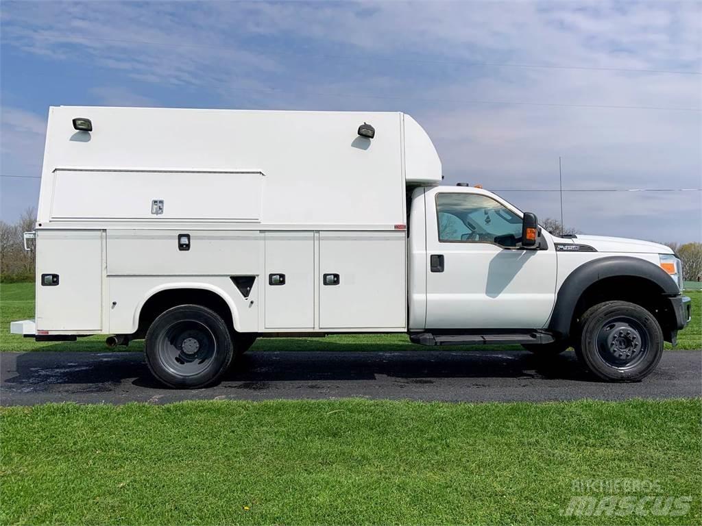Ford F-450 多目的／汎用車両
