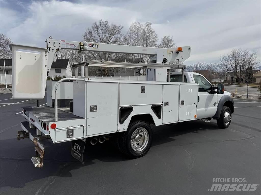 Ford F-450 トラック高所作業車