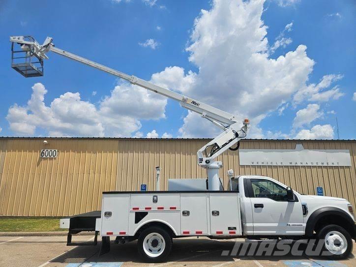 Ford F-450 トラック高所作業車