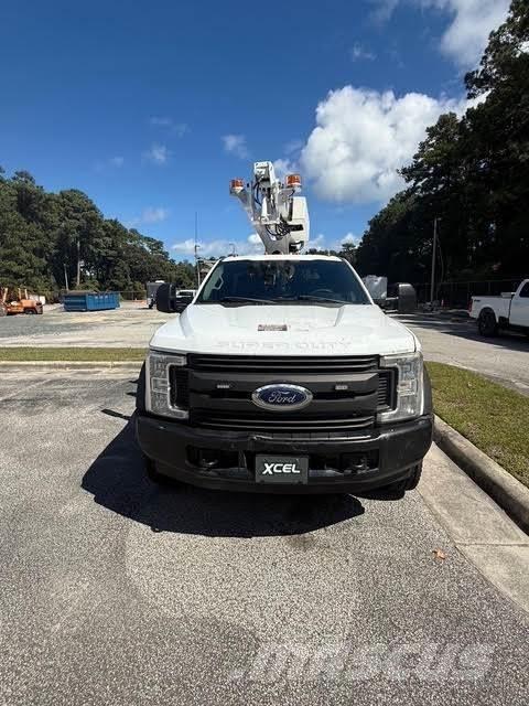 Ford F-450 トラック高所作業車